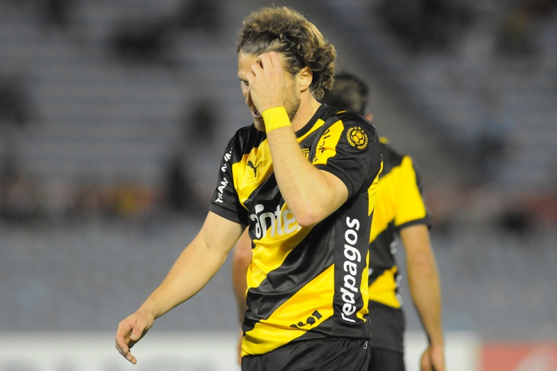 DIEGO FORLAN, River Plate vs Peñarol, 4-0, Torneo Apertura del Campeonato Uruguayo de Futbol 2015-2016, Est. Centenario, ND 20150927, foto Ariel Colmegna