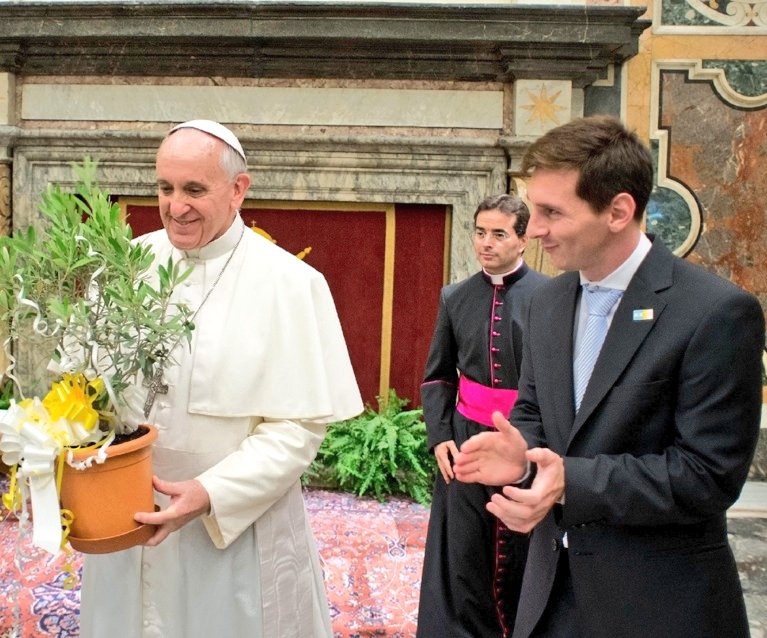 Papa Francisco junto a Lionel Messi